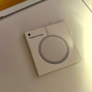 mega safe I phone  plate charger